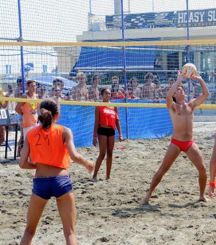 Dalla gara di tuffi al beach volley, arrivano le Fiumiadi. Si eleggono anche Miss e Mister