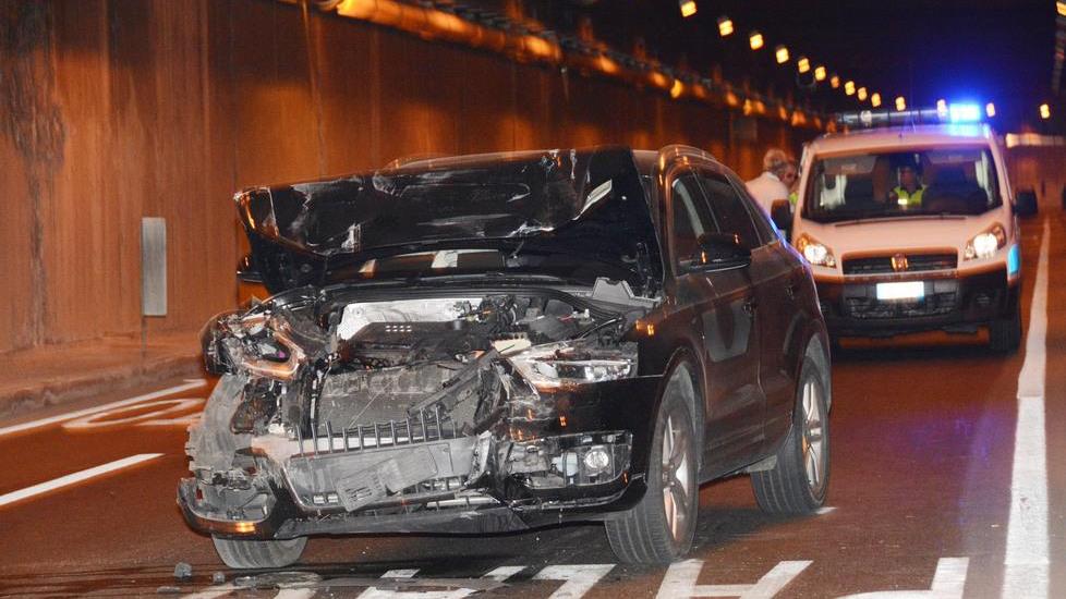 Olbia, tamponamento nel tunnel: tre feriti
