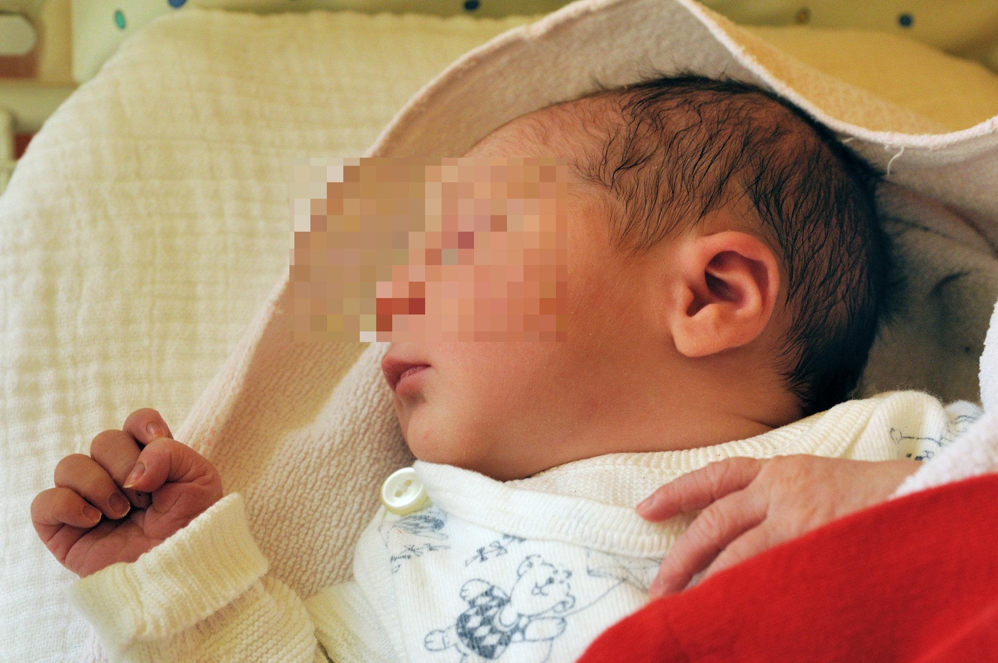 Una neonata (foto d'archivio)