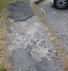 Marciapiede disastrato a Spicchio
