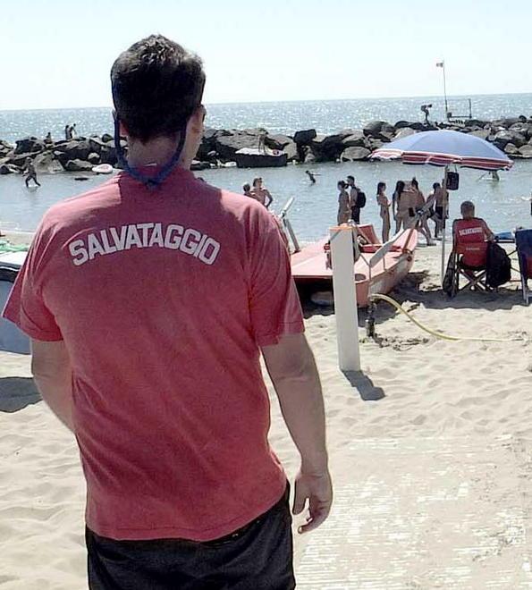 Bimbi persi al mare i bagnini li cercano con la chat condivisa 