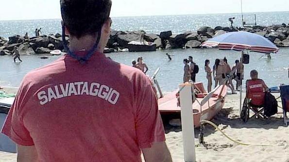 Bimbi persi al mare i bagnini li cercano con la chat condivisa