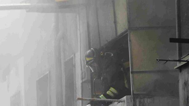 Lavoro e casa persi nell’incendio