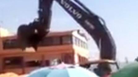 Ruspe in spiaggia nel pomeriggio La rabbia dei bagnanti stupefatti