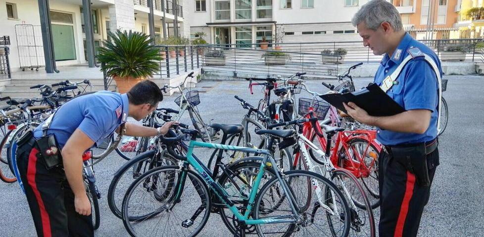 Vendevano all’estero ricambi di bici rubate a Grosseto 