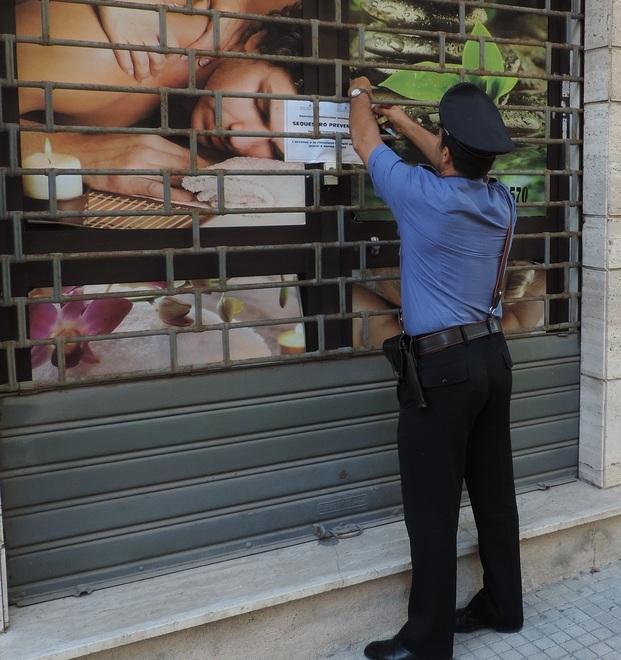 Giro di prostituzione nei centri estetici 