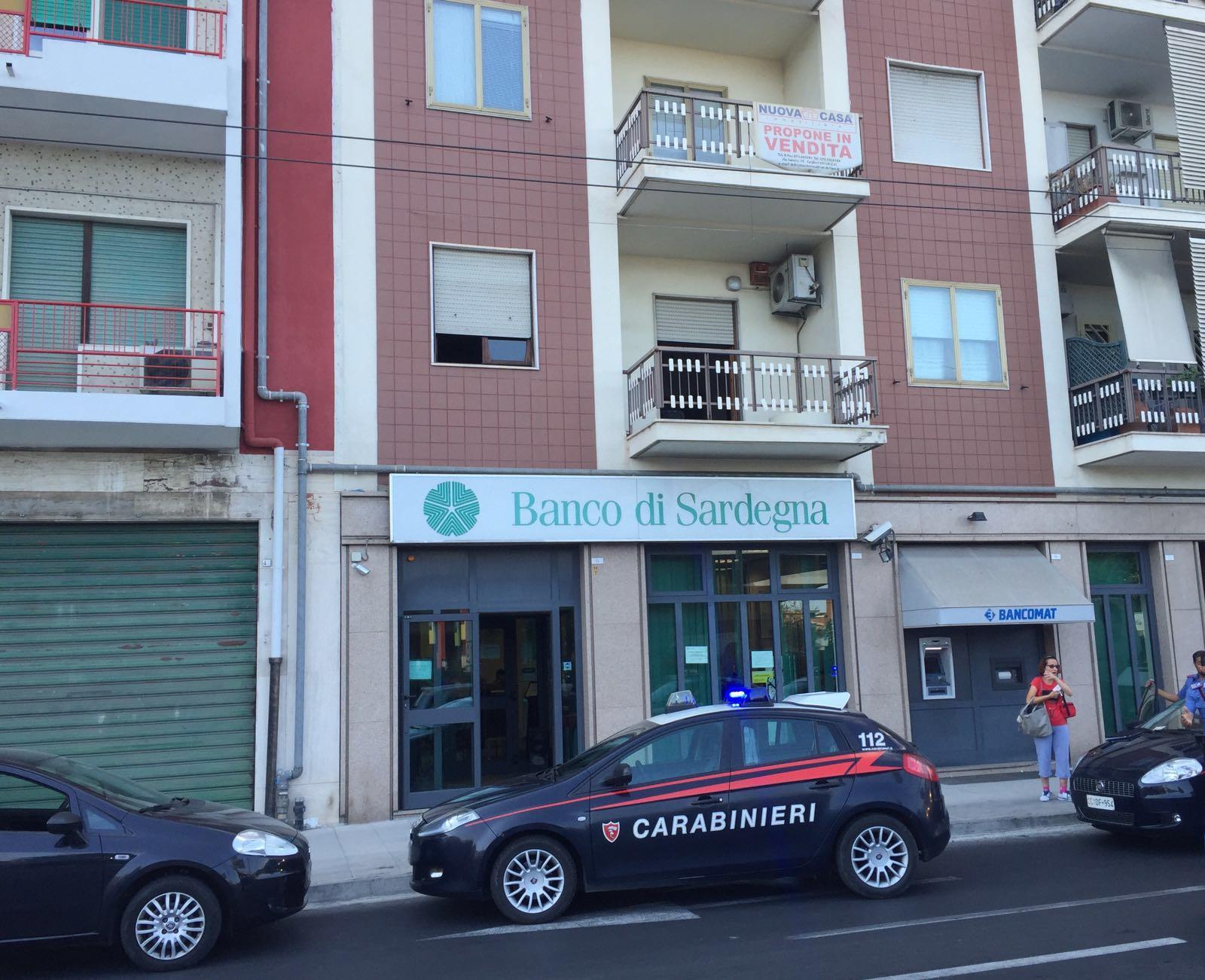 Cagliari, tentata rapina con dieci ostaggi al Banco di Sardegna 