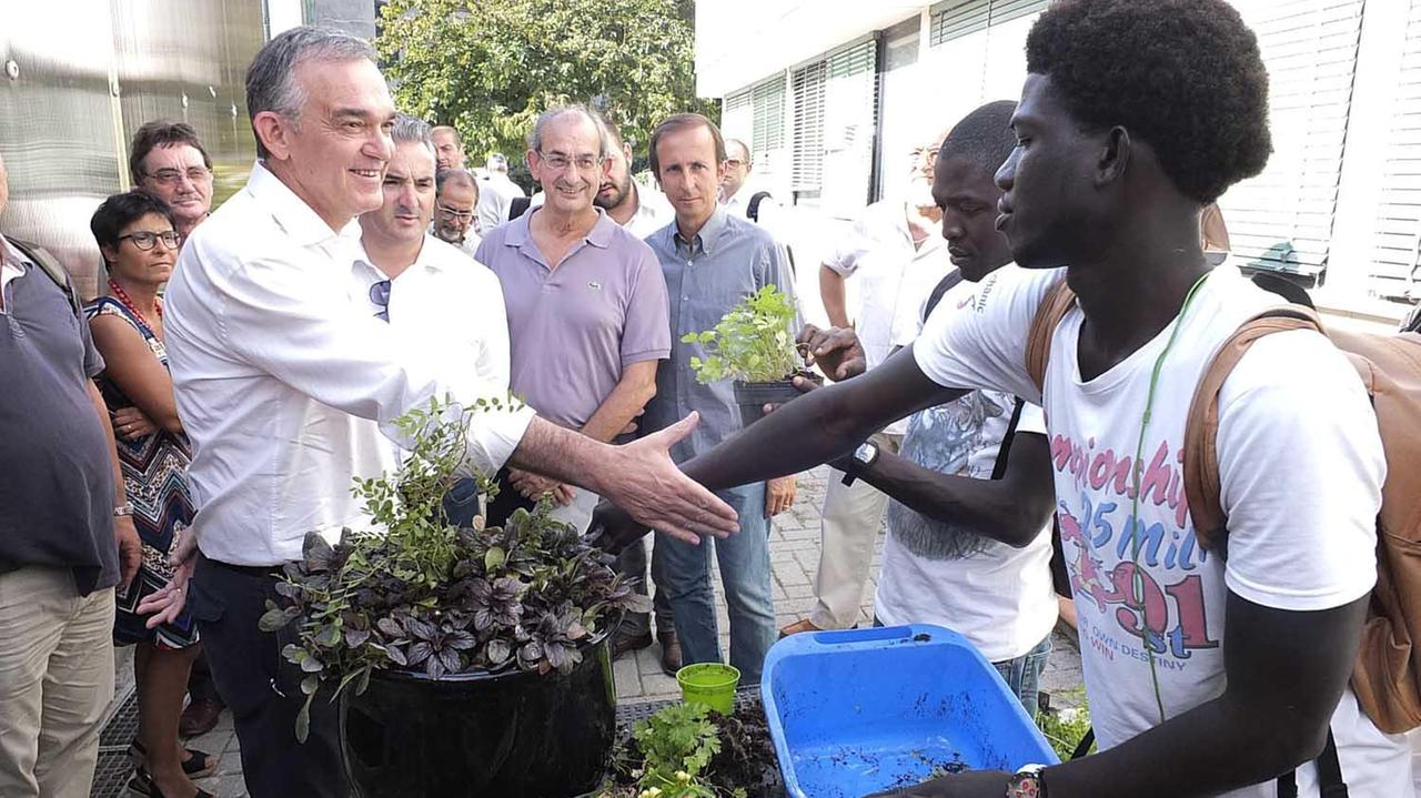 Il presidente della regione Toscana nella struttura dove 21 profughi seguono corsi professionali