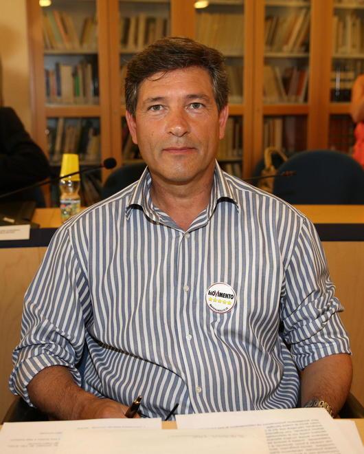 Sì all’Unione, e le minoranze lasciano l’aula