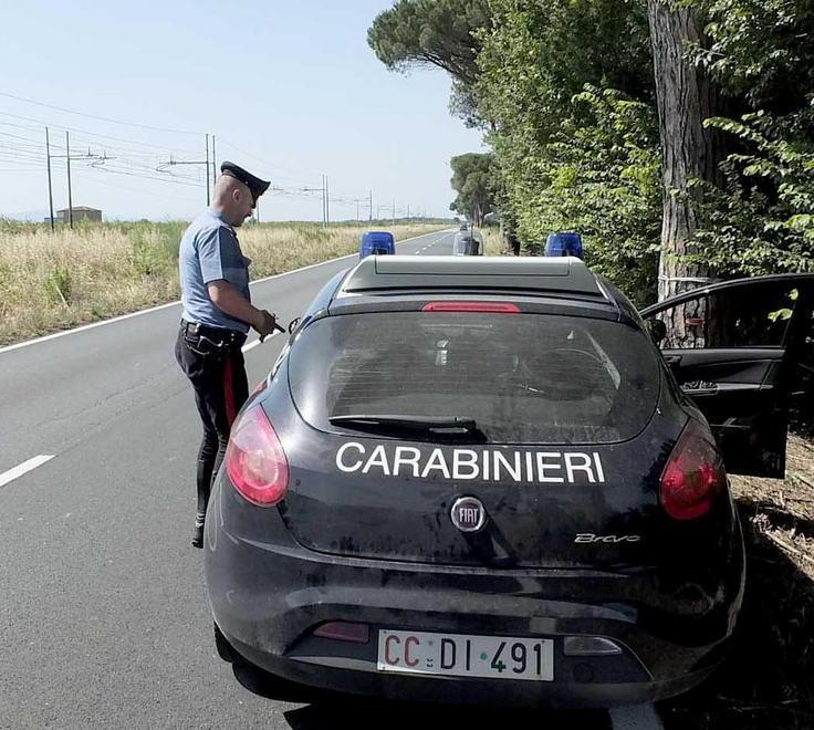 «I soldi o dico a tua moglie che sei venuto a letto con me» 