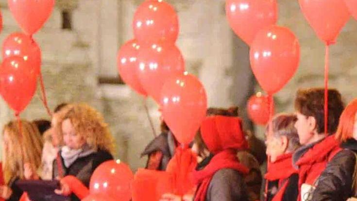 Palloncini rossi sulle Mura l’iniziativa di tre amiche
