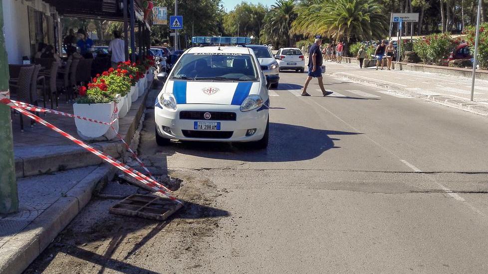 Bus sprofonda nell’asfalto donna finisce in ospedale