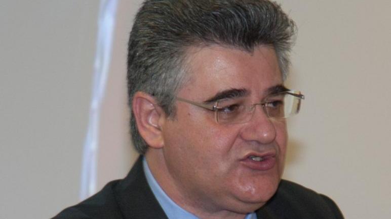 L’opposizione: «Il bluff continua»