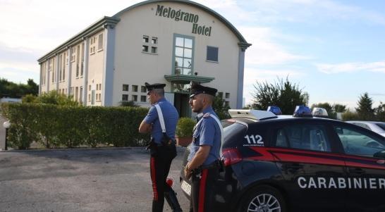 Accoltellata in hotel, il ricercato aveva già ucciso