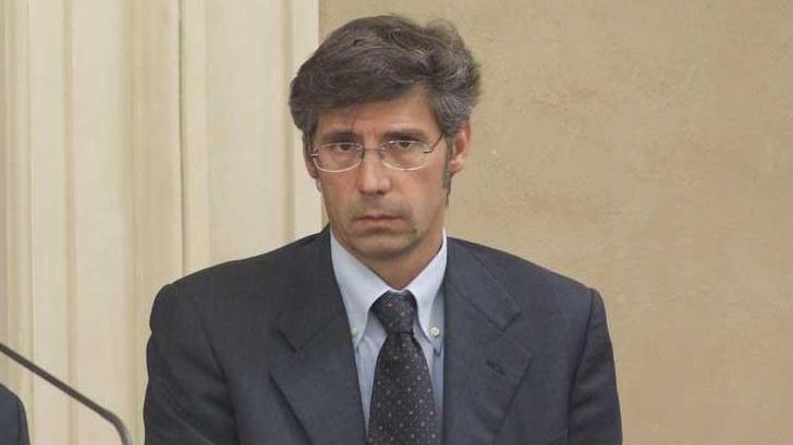 Picchia e frattura il naso alla compagna