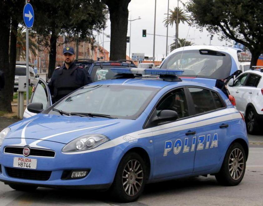 Furgone con bara in sosta scatta l’allarme alla polizia 
