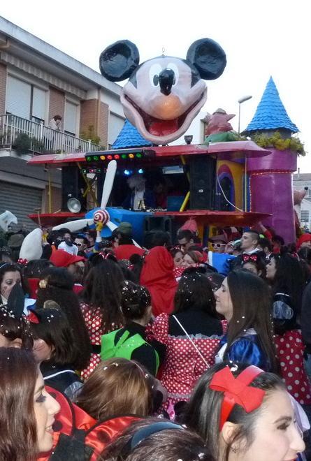 Il grande carro dell’amore per celebrare il carnevale