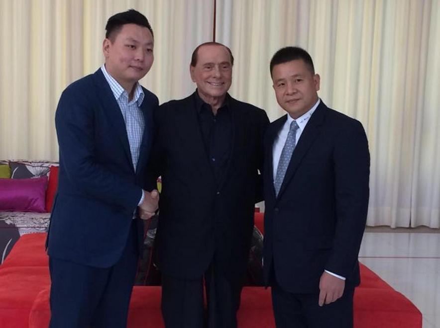 Il Milan è dei cinesi: addio a Berlusconi, firma a villa Certosa 