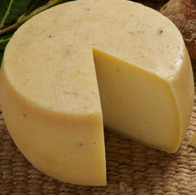 “Capor”, il formaggio che utilizza un caglio di maialetto da latte