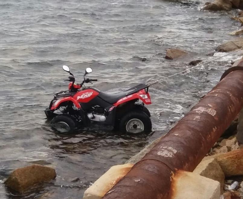 Volano in mare col Quad: illesi 