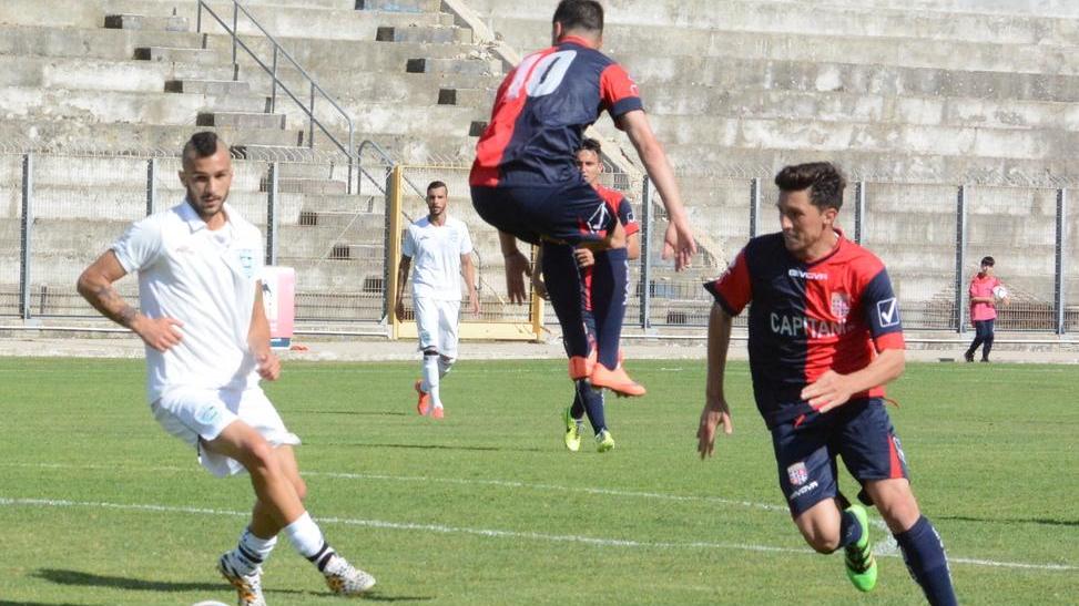 Calcio e spettacolo, stasera l’Olbia si presenta alla città