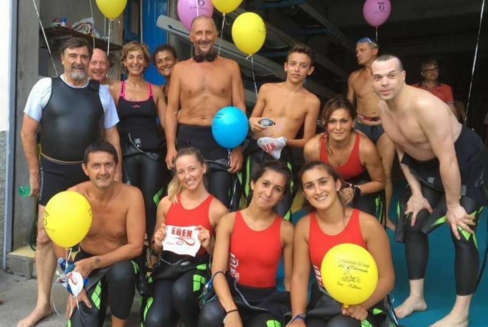 Ben 32 nuotatori della Eden Sport alla traversata Torno-Moltrasio 
