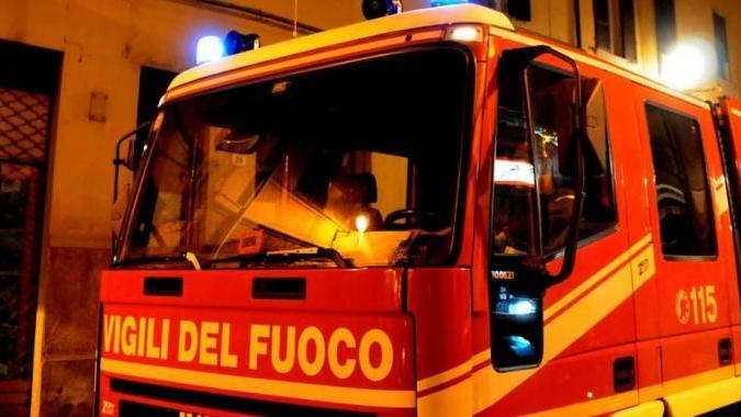 Una squadra dei vigili del fuoco (archivio)