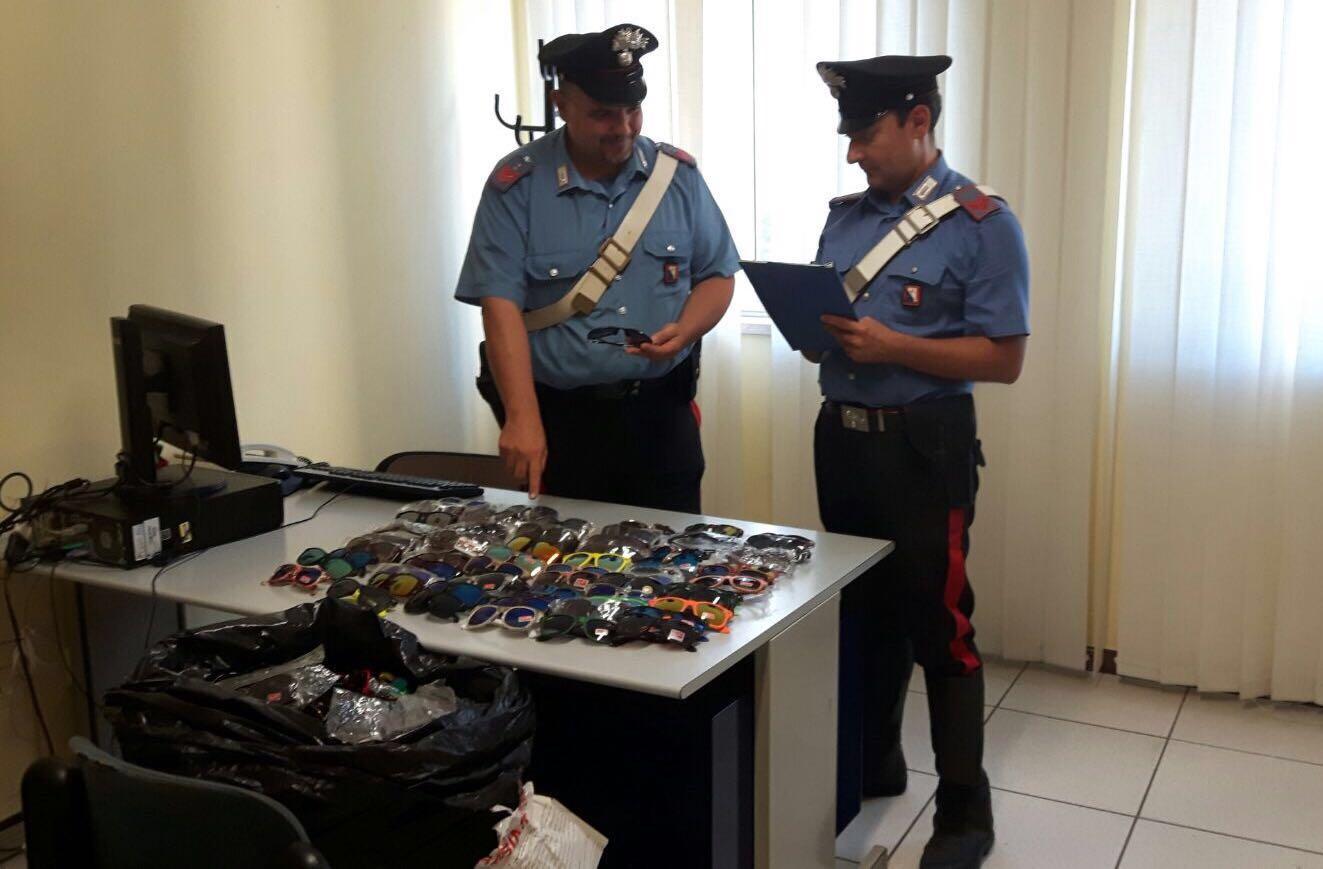 Oltre 400 occhiali falsi sequestrati