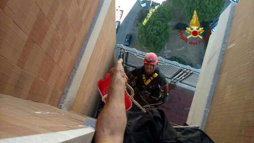Lo spettacolare intervento dei vigili del fuoco (centro documentazione vigili del fuoco)