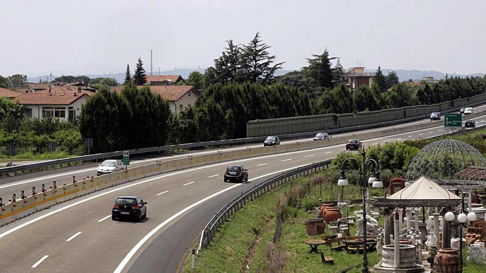 Il tratto di A11 a Monsummano privo di barriere fonoassorbenti (foto Nucci)