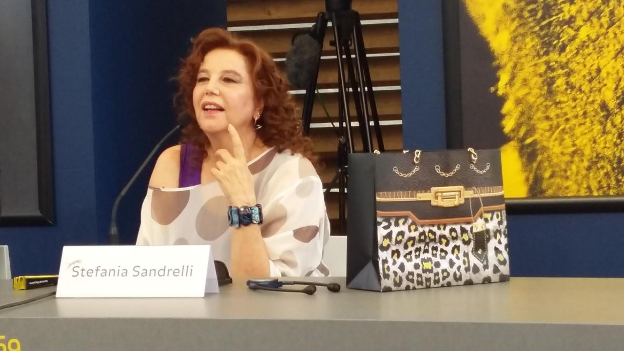Stefania Sandrelli durante la conversazione con il pubblico al festival di Locarno (foto Claudio Vecoli)