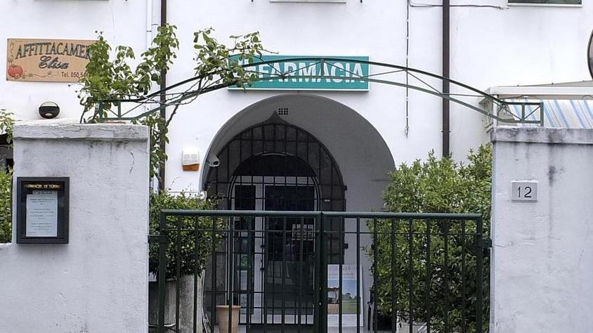 Siringa sporca di sangue come arma per la rapina