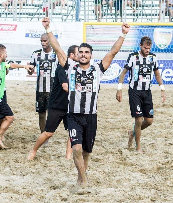 Il Viareggio del beach vola Adesso la finale-derby 