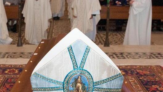 Duomo gremito per l’ultimo saluto al vescovo Bianchi