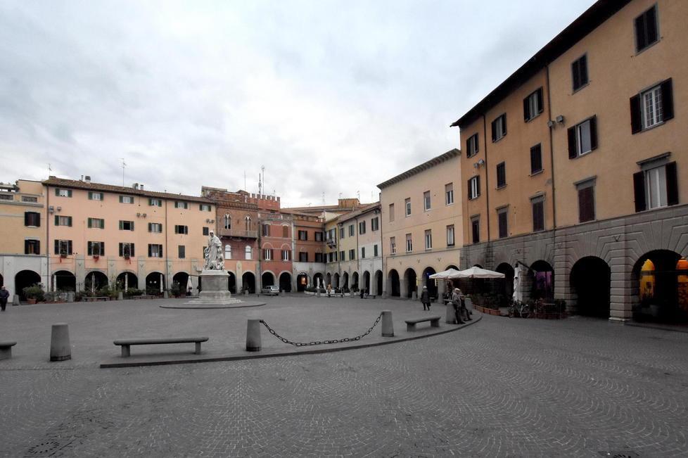 Un nuovo mercatino in piazza Dante