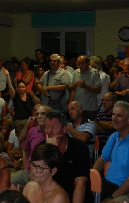 Martedì un sit-in davanti all’immobile della discordia. «Basta decisioni senza chiedere il nostro parere»
