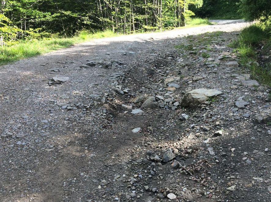 Il percorso per il Cusna afflitto da buche e dissesto 
