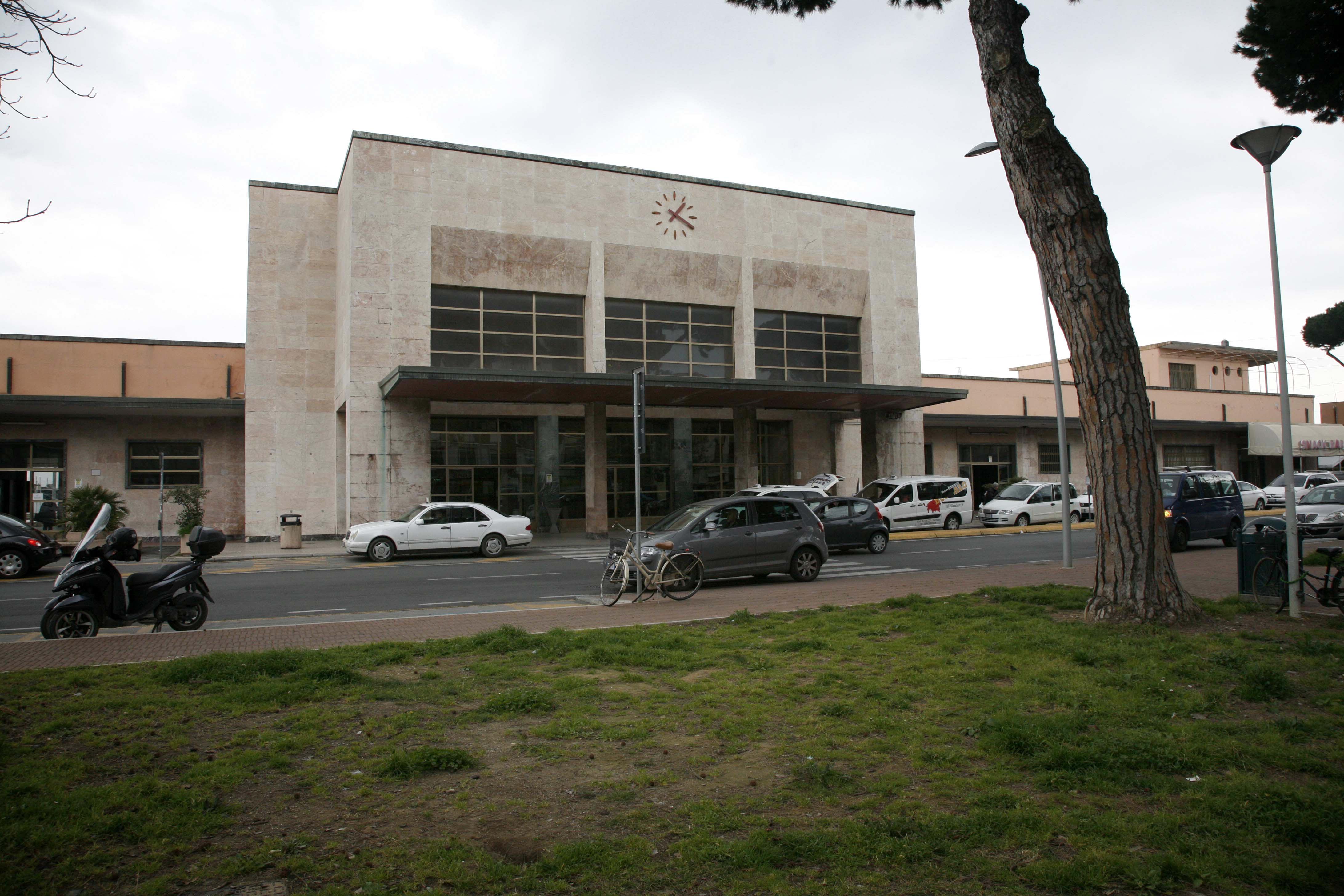 L'ingresso della stazione di Viareggio