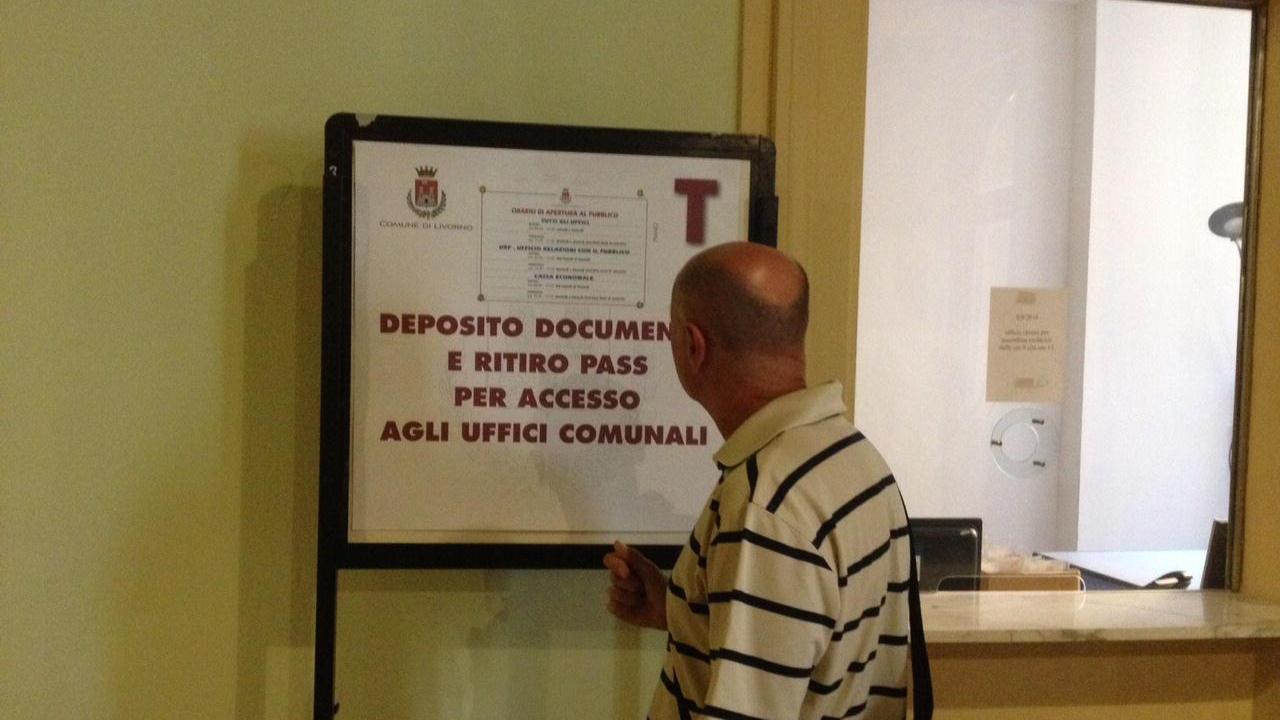 Accesso blindato in Comune, falsa partenza dei pass