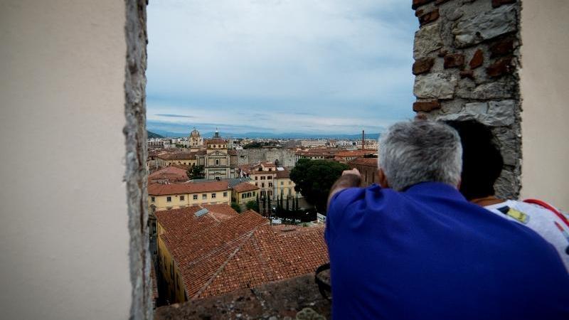 Visitatori sulla terrazza di Palazzo pretorio