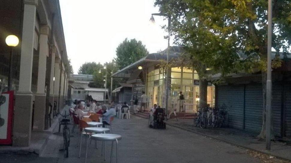 Lite violenta al Piazzone tra i tavoli della cena
