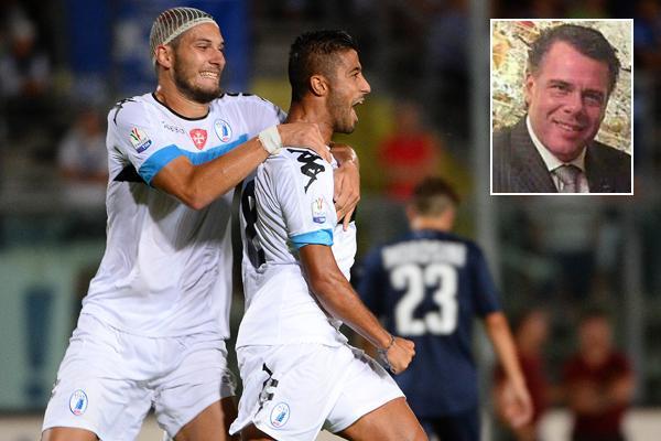 L'esultanza di Verna dopo il gol a Brescia. Nel riquadro Pablo Dana