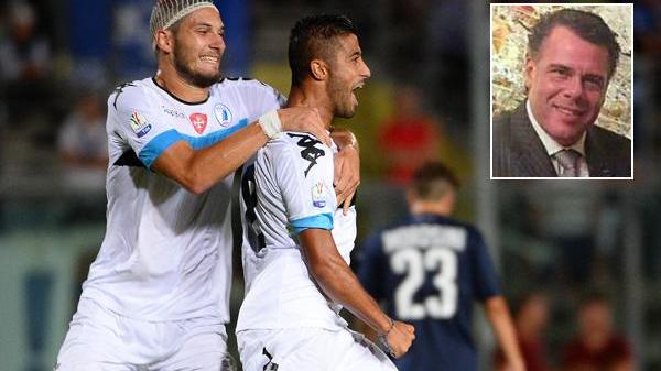 L'esultanza di Verna dopo il gol a Brescia. Nel riquadro Pablo Dana