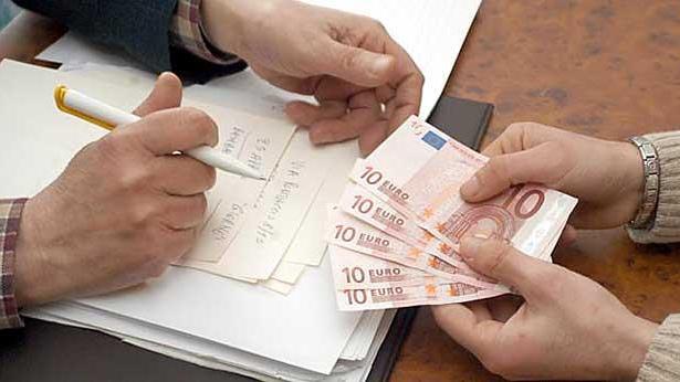 Il commercialista è accusato di non aver versato tasse e contributi dei client per milioni di euro
