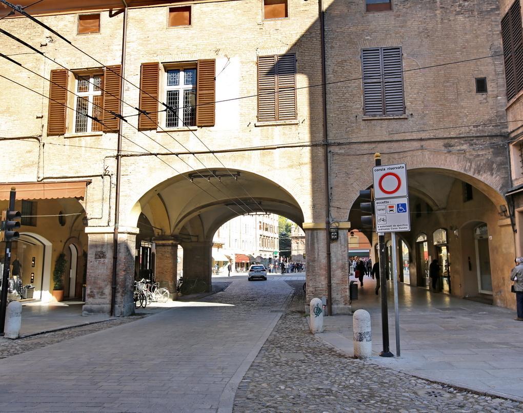 «Basta con i filobus lungo corso Duomo a Modena» 
