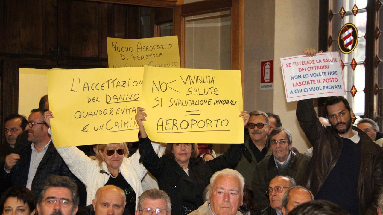 Le proteste contro l'aeroporto in consiglio comunale a Prato