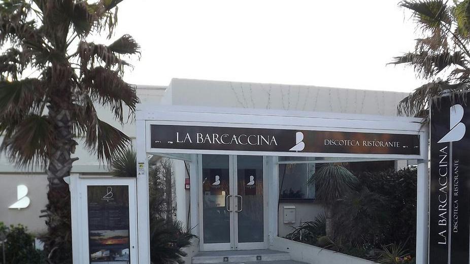 Barcaccina a braccetto coi biancoblù