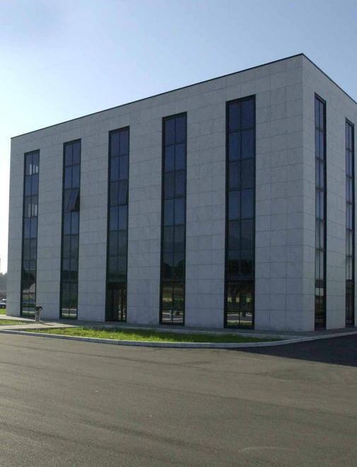 Tentano furto in azienda 