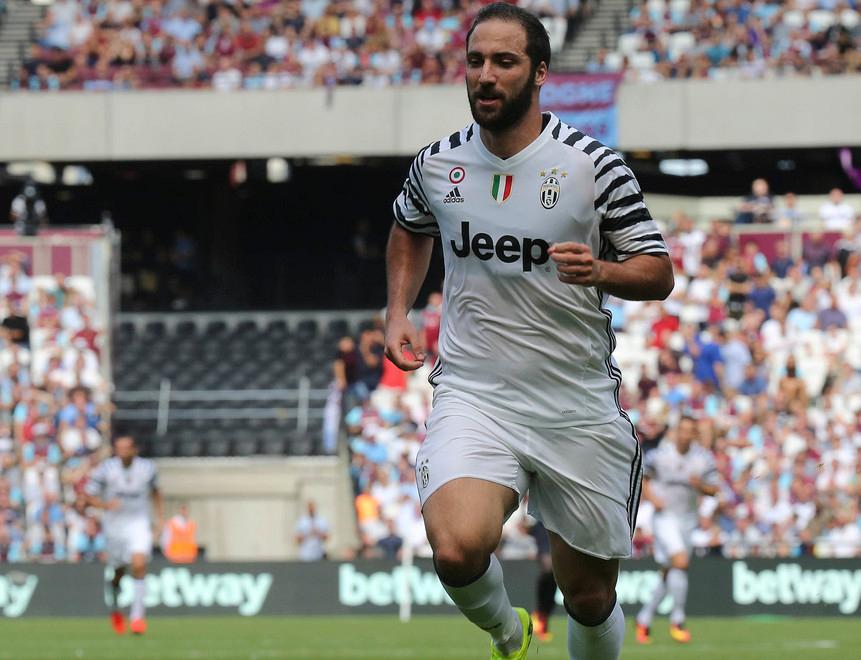 Juve ok ma Allegri punzecchia la difesa 