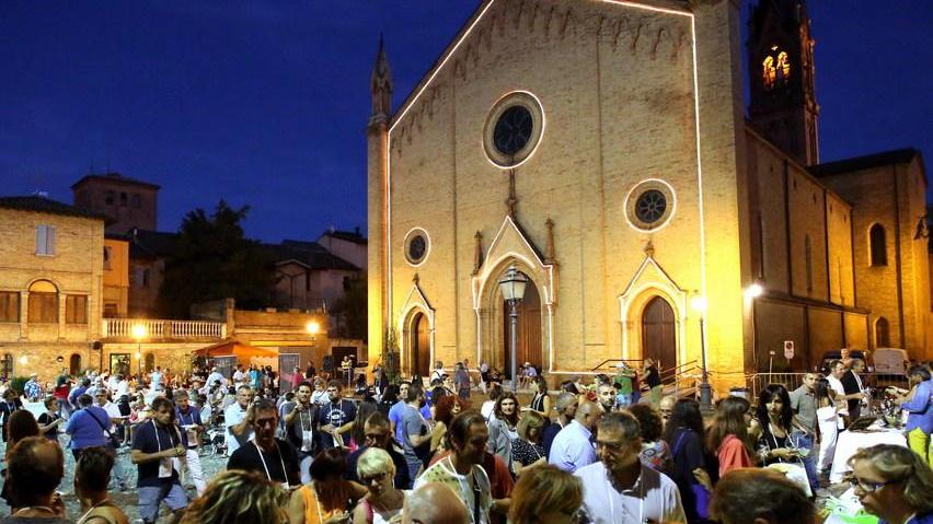 Calici di stelle riempie Castelvetro